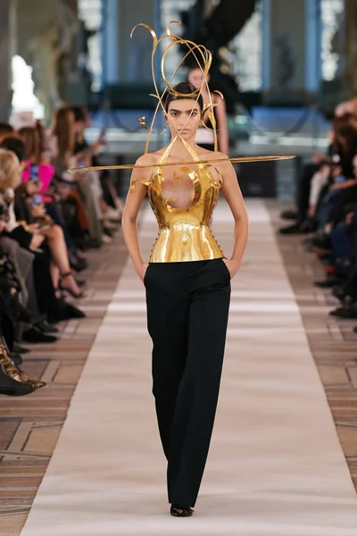 Look 19